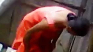 काले बाल वाली पर हमला एक नौका के साथ उसके गुदा एक सदस्य के एक नीग्रो