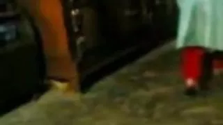 आदमी डालता है डिक में एक काम मुंह सुनहरे बालों वाली रूसी गाँठ