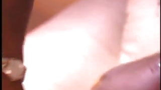 युवा प्रोफ्यूरा उसके पैर उसके पिता के काले दोस्त के सामने फैला