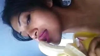 एमेच्योर पहले व्यक्ति सेक्स के साथ स्लिम सुनहरे बालों वाली