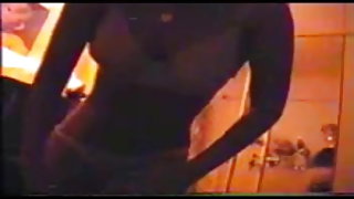 दो बहनों के एक वयस्क पुरुष का दौरा करने के लिए आया था और एक गुदा समूह की व्यवस्था