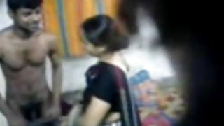 एक परिपक्व आदमी और एक युवा आदमी एक पतला आवारा