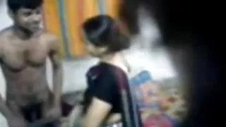 एक परिपक्व आदमी और एक युवा आदमी एक पतला आवारा