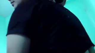 रूसी मालकिन एक दास के चेहरे पर छेद और उसके मुंह में पीड़ िता बैठ गया