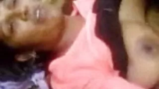 इस फैन ने मूर्ति के साथ एसेक्स में सगाई कर ली है