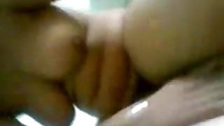 उसकी प्रेयसी की श्वासनली ने उसके सारे स्पर्म को पंप कर दिया है ।