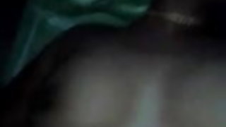 कार को ठीक करने के लिए मदद की और मालकिन लगाया सहायता के लिए