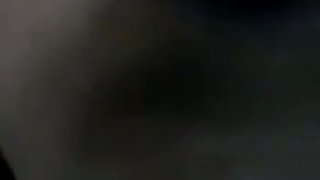 एक तुनक मिज़ाजन एक लंबे बालों वाली नर्स को रजिस्ट्री में धकेल रहा था ।