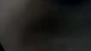 एक तुनक मिज़ाजन एक लंबे बालों वाली नर्स को रजिस्ट्री में धकेल रहा था ।