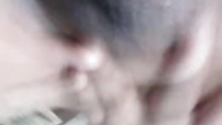 पेशी प्रशिक्षक प्रशिक्षण में एक स्लिम fitonjke लगाया