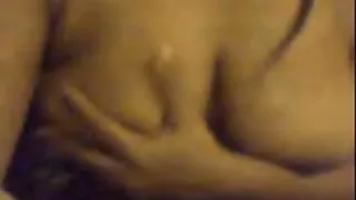 युवा कर्मचारी के साथ कार्यालय में रसदार सचिव जासूस