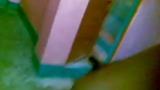 सुबह सेक्स में के पिछवाड़े के एक देश घर के साथ काले बाल वाली