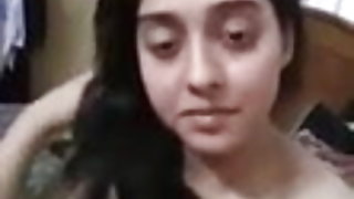 शादी पुरुष धोखा पत्नी के साथ आराध्य लड़की पर कॉल