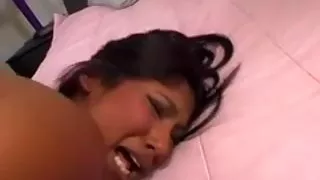 एक वेश्या बनने के सपने और एक विशाल नीग्रो के साथ गुदा करने के लिए सहमत हुए