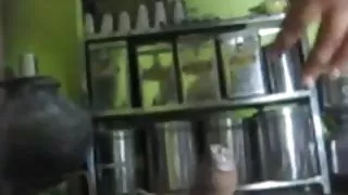 फोन पर तीन सेक्स वर्कर्स उनके बॉस के कार्यालय में मिलो