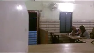 दोस्तों सुखद ट्रैकिआ एक साथ busty श्यामला खराब कर दिया