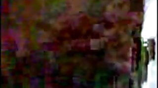 नशे में busty सुनहरे बालों वाली एक समूह मना नहीं कर सका