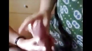 गर्म लेस्बियन सेक्स लड़कियों के साथ मुंडा किट्टी में के छात्रावास