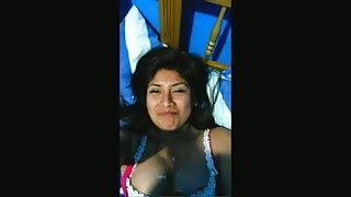 अंतरजातीय पहले व्यक्ति सेक्स के साथ मोहक काले बाल वाली Valentina