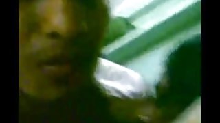 लोचदार बट के रूसी गुड़िया तैयार के लिए गुदा प्रवेश