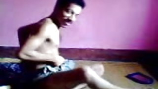 सड़क पर एक गर्म टब में, एक बड़ा डिक एक पतली पड़ोसी टक्कर लगी है