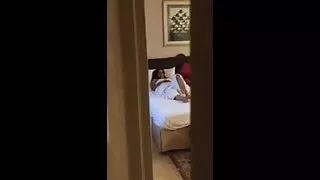 अन्वेषक एक आपराधिक सही पूछताछ के दौरान fucks