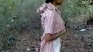 अस्तबल में चरवाहे दो युवा गांव Babonok था