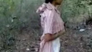 अस्तबल में चरवाहे दो युवा गांव Babonok था