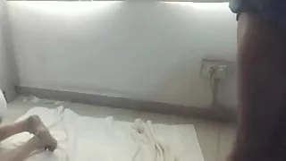 स्ट्रॉबेरी के बाद मिठाई के लिए, शानदार सुनहरे बालों वाली शुक्राणु प्रेमी द्वारा निगल लिया