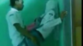 परिपक्व ट्यूटर धक्का दिया में तंग गांड सुनहरे बालों वाली छात्र