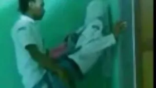 परिपक्व ट्यूटर धक्का दिया में तंग गांड सुनहरे बालों वाली छात्र