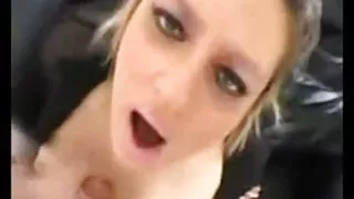 एक फोटोग्राफर के रूप में अपने आप को पेश किया और भोली लड़कियों के लिंग पर नस्ल