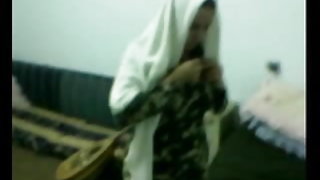 Busty माँ के साथ गोरा बाल खरीदा एक आधुनिक कम्पन या उत्तेजना यन्त्र