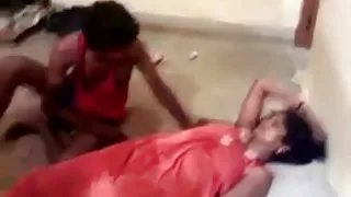 लिया एक कैमरा और टक्कर लगी है के बीच पैर सुनहरे बालों वाली प्रेमिका