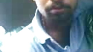 महिला लाल मोज़ा में उसे एक थप्पड़ उसे किटी और एक शैम् पू में दिया था ।