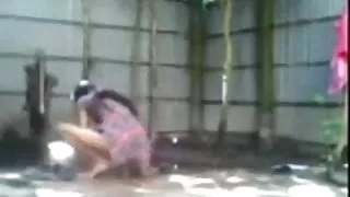 काले बाल वाली के साथ एक आश्चर्यजनक आंकड़ा पसंदीदा सेक्स के साथ एक पुराना आदमी