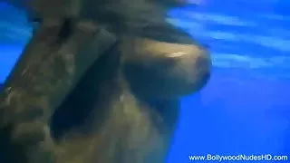 रूसी लड़की की योनि से लिंग नहीं हटा स्खलन के दौरान