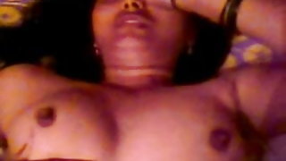 मालिक के बेटे को अच्छी तरह से आकर्षित के साथ एक परिपक्व नौकरानी