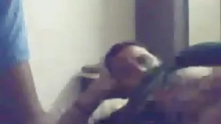 सुंदर सुनहरे बालों वाली दिया एक आदमी में दोनों छेद और ले लिया के शुक्राणु में उसके मुंह