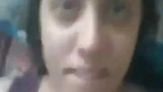 परिपक्व महिला मुंडा उसके योनि और शुरू किया मैस्टर्बेटिंग में के शॉवर