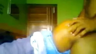 छोटा पतला सुनहरे बालों वाली महिला भाड़ में जाओ उसके पैर और बैठे पर यह