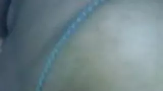 एक शादी की सालगिरह पर पति पत्नी एक मालिश करने के लिए प्रस्तुत किया है और यह मलाई करनेवाली के साथ एक साथ shagned है