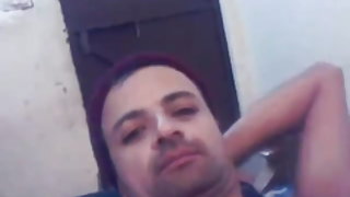 के माध्यम से एक छिपे हुए कैमरे पर देखें गोरा झटका और उसे खत्म करने के लिए मदद की