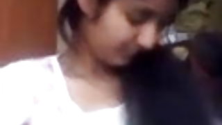 पति और पत्नी पीटने पूल क्लीनर में घर का बना पार्टी