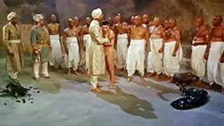 बारटेंडर सही में कैफे Poimel मिलीफू सी Silkonoveymi Sishkami