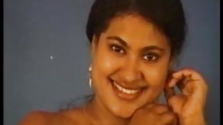 एक परित्यक्त इमारत में स्पेनिश मर्दाना एक सुंदर रूसी लड़की को हटा दिया गया है