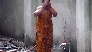 Tanned प्रकार साफ गुदा के दो लंबी टांगों वाली सुंदरियों