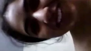 ब्राउन आंखों प्यारी में तेल हो जाता है टक्कर लगी है के साथ एक घुड़सवार के लिए के खातिर के गले शुक्राणु