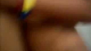 रात क्लब गार्ड के दालान में दो शराबी पुत्रिायों