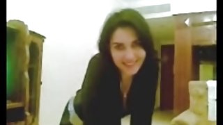 युवा लड़की धंयवाद अपरिचित आदमी मदद के लिए